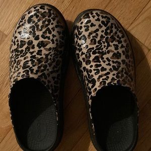 Oofos Limited Edition Women’s Recovery Clogs